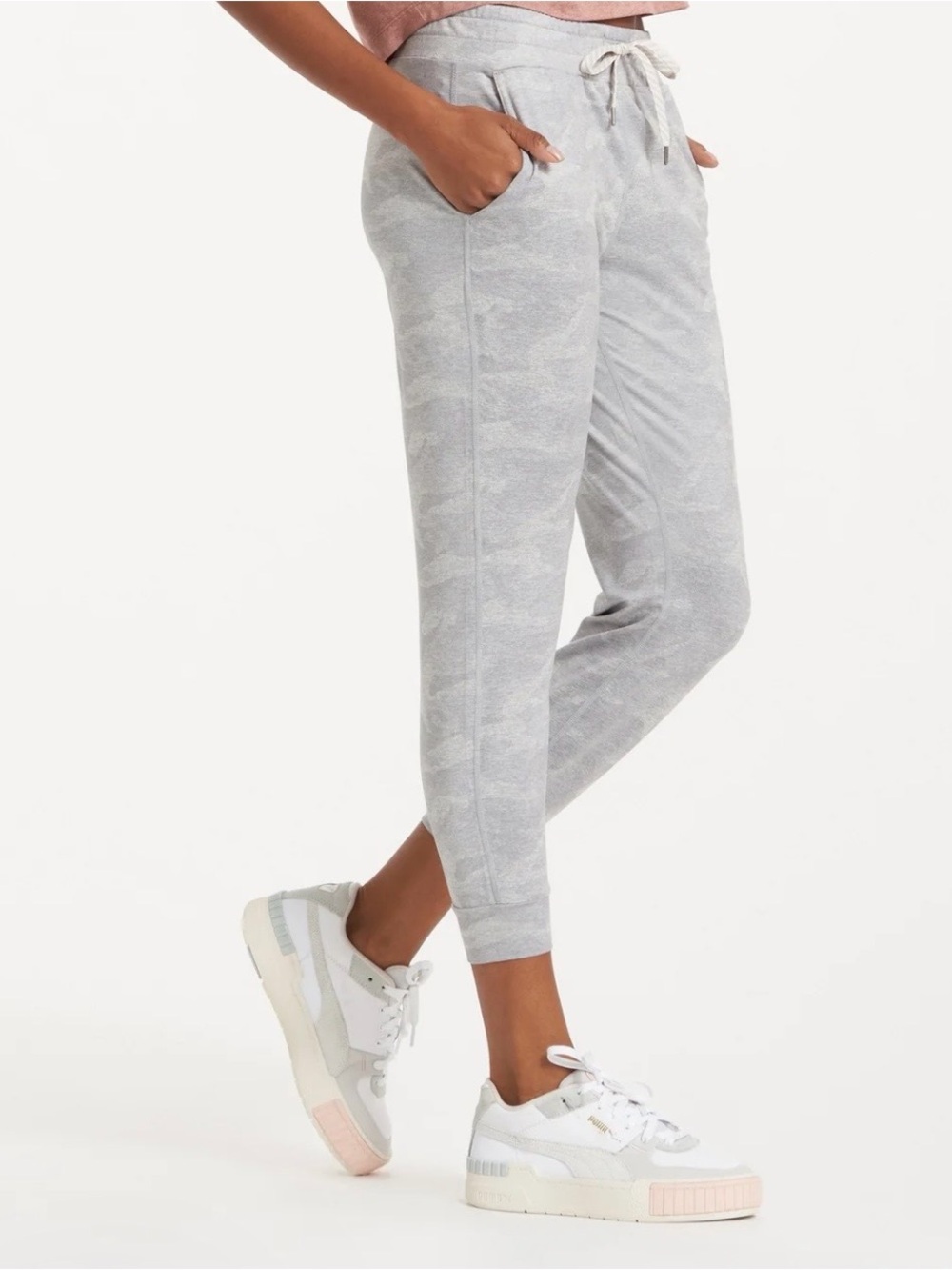 AUTHENTIC Vuori PERFORMANCE JOGGERS Light Gray Camo-Print SIZE MEDIUM